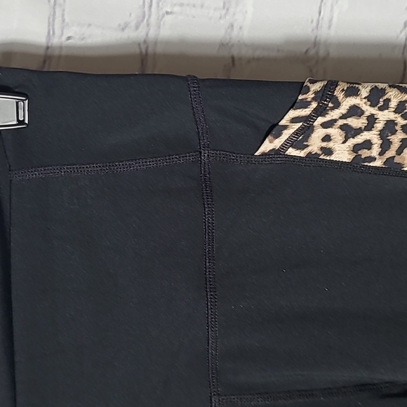 Zyia Active sz 6-8 black leopard print leggings WP195 - Picture 2 of 6